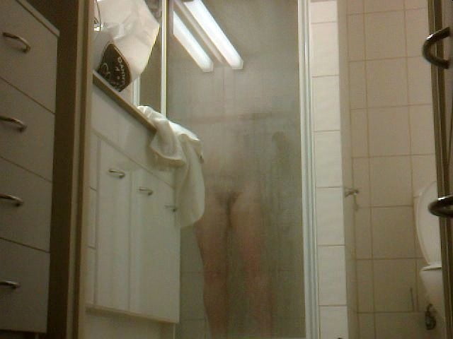 Hot gros seins et poilu mature dans la douche
 #95203576