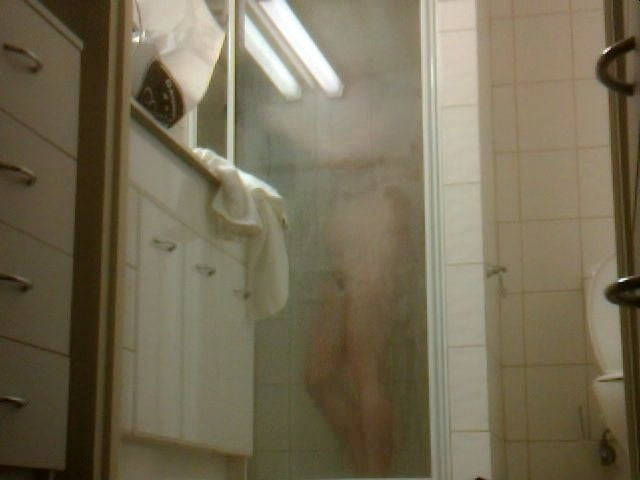 Hot gros seins et poilu mature dans la douche
 #95203591