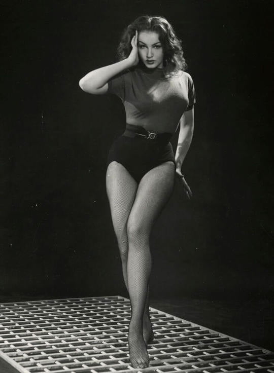 Julie Newmar, attrice vintage
 #94716727