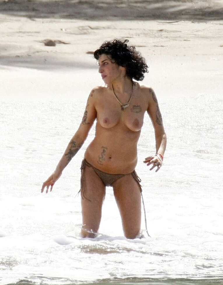 Amy Winehouse nude #109373329