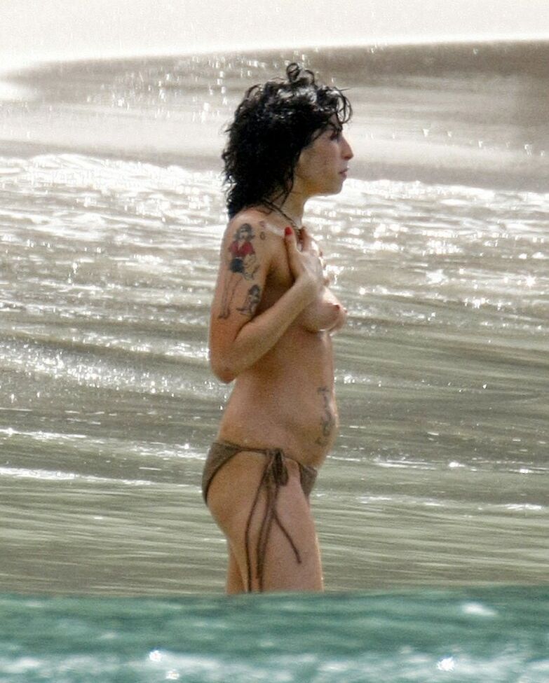 Amy Winehouse desnuda #109373330