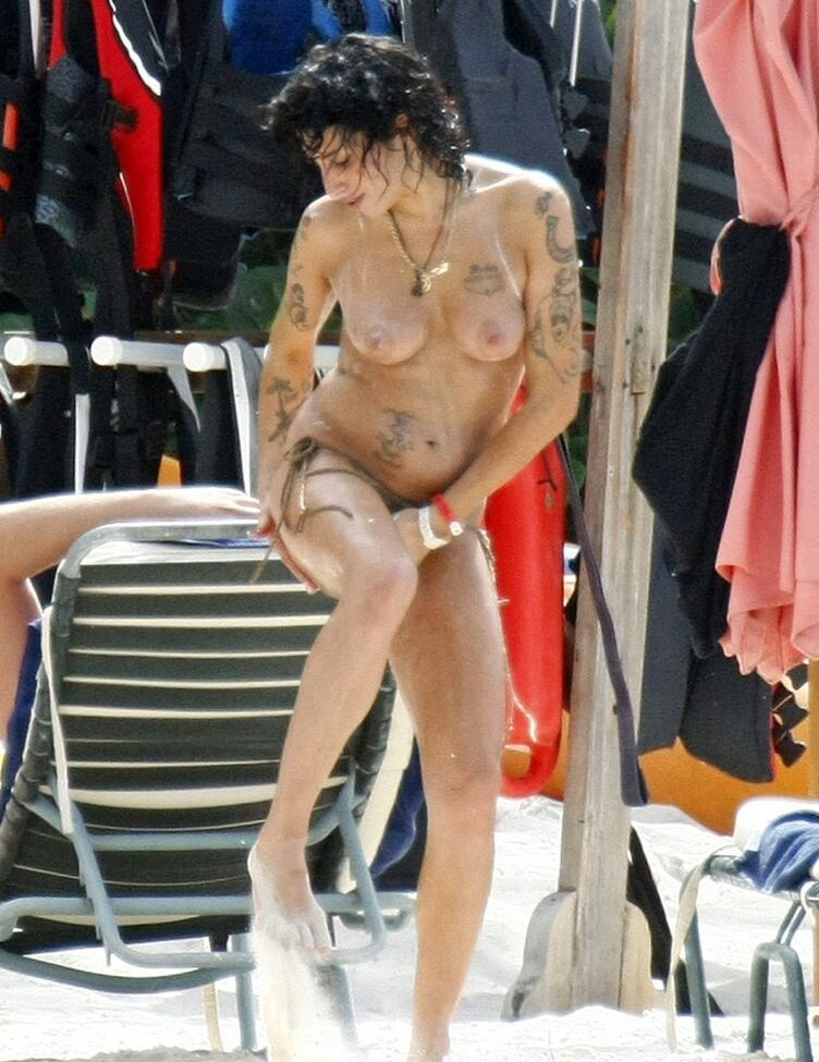 Amy Winehouse nude #109373332