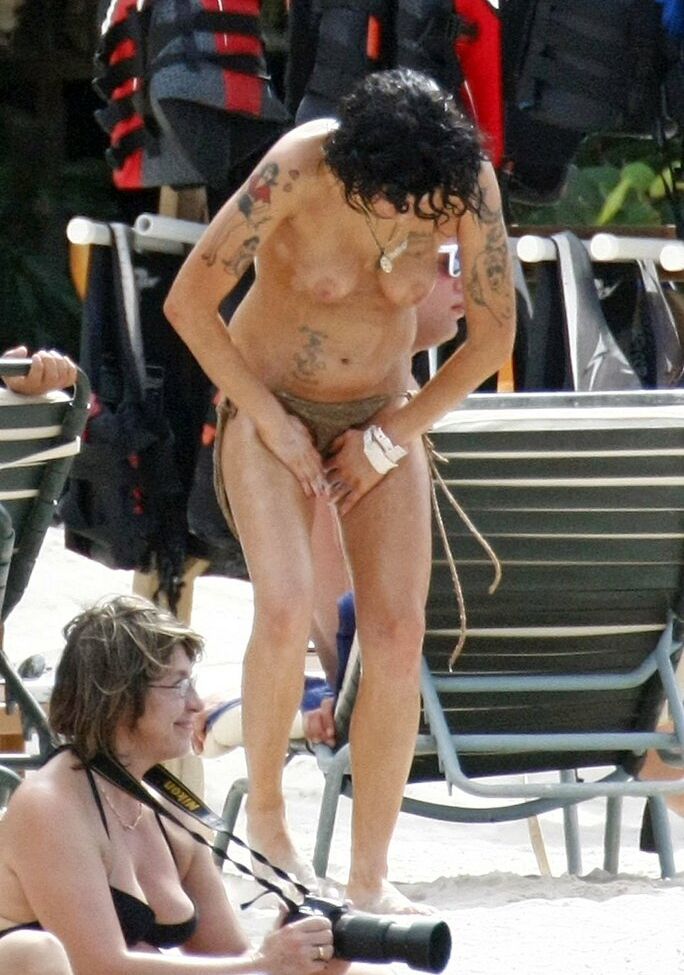 Amy Winehouse nude #109373333