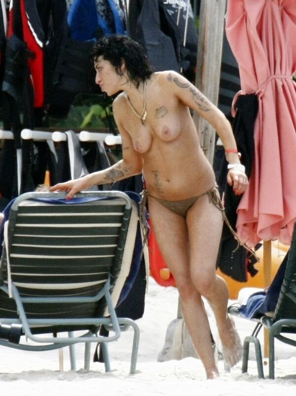 Amy Winehouse nue #109373341