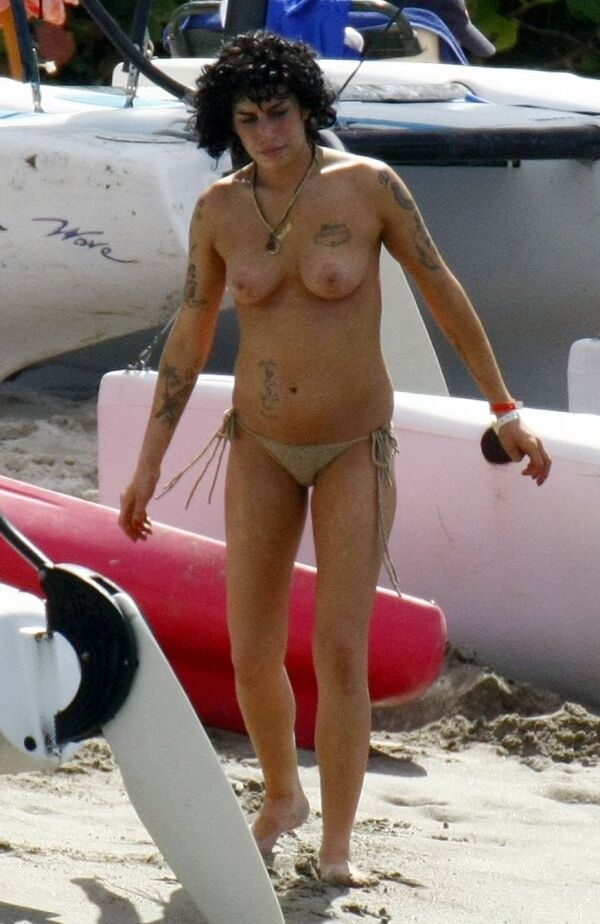 Amy Winehouse nude #109373346