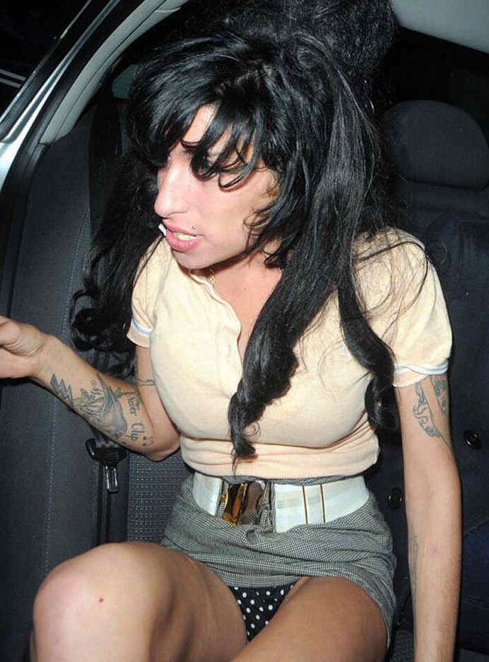 Amy Winehouse nue #109373349