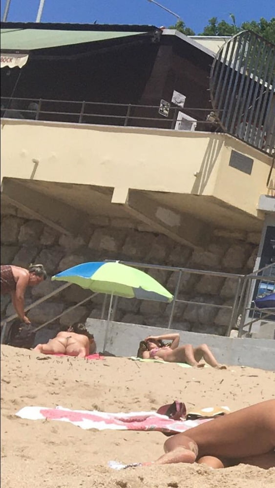 Praia com belas conas #95498292