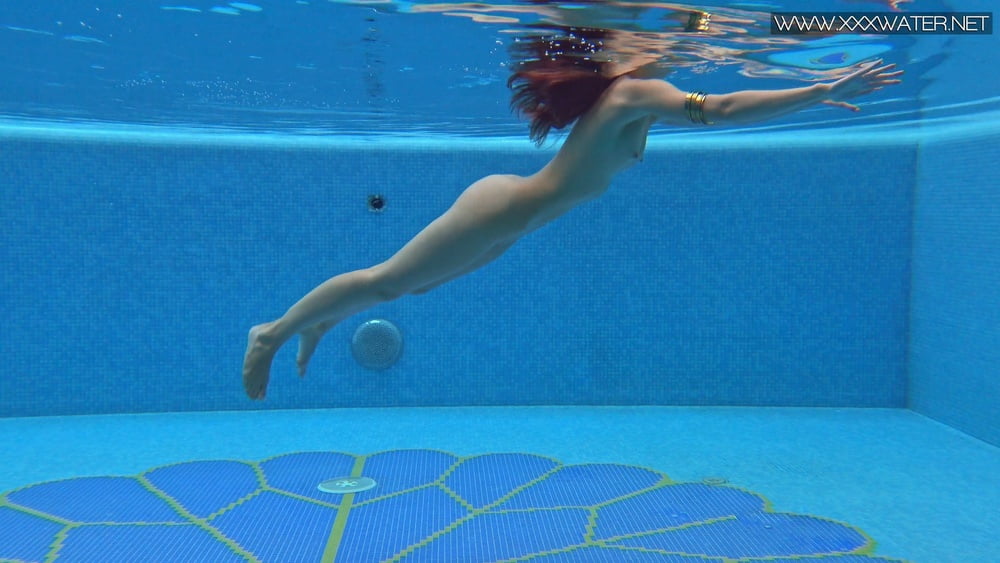 Lizi vogue piscina subacquea
 #106785549