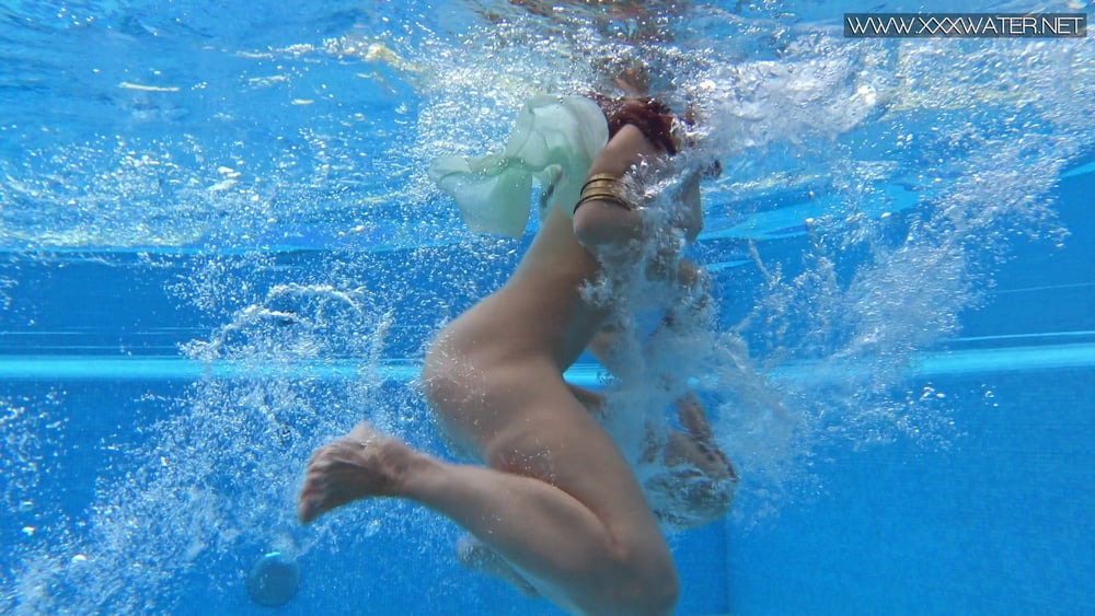 Lizi vogue piscina subacquea
 #106785557