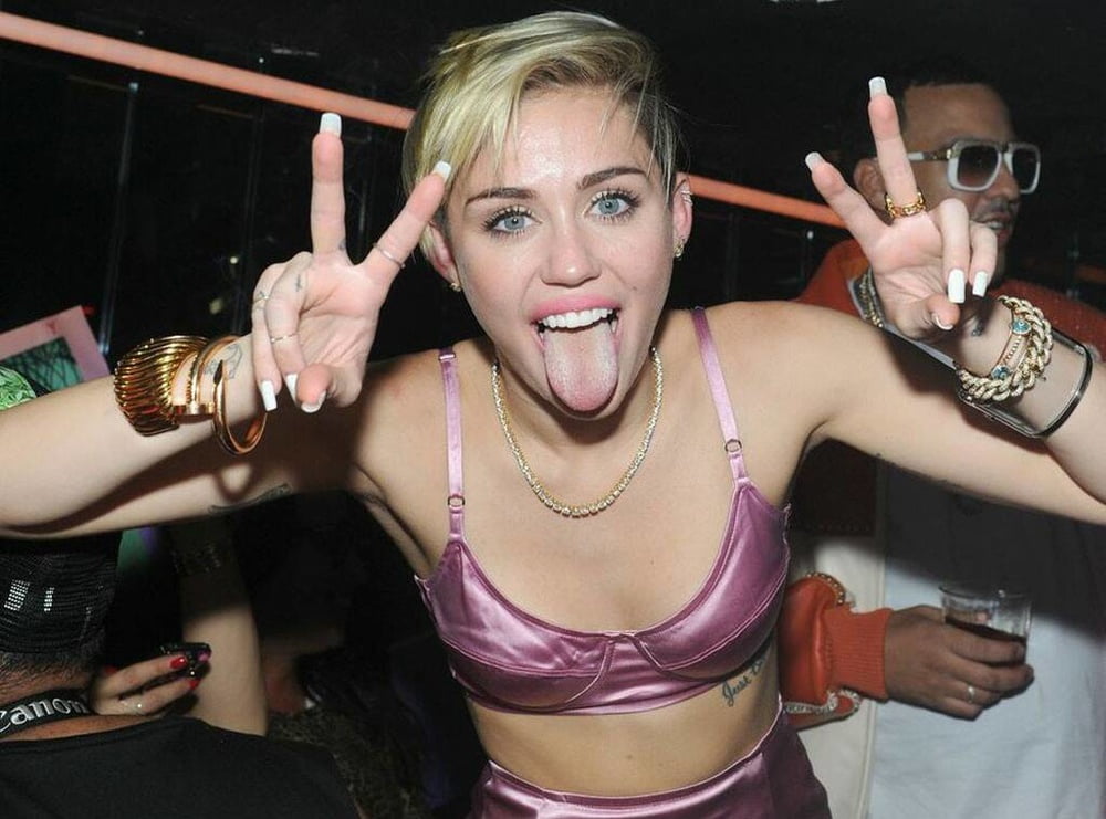 Miley cyrus. schlampig faptoy
 #88945916