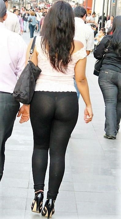 Should be built a statue for who invented the leggings... #83659209