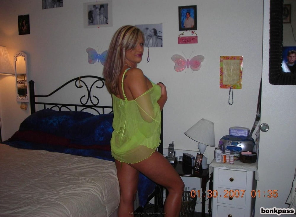 HOT LOOKING MILF #103800325