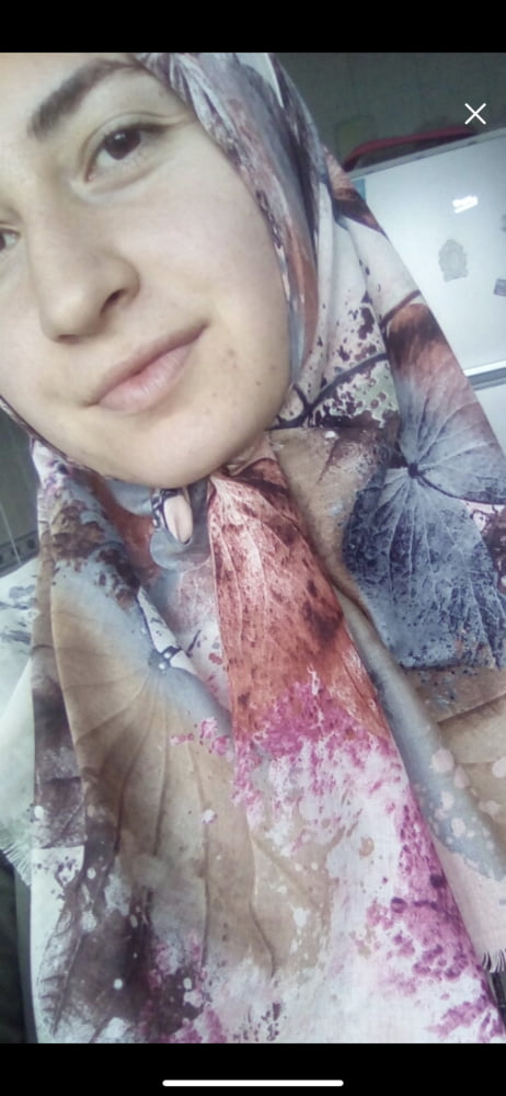Türkisches Hijab-Mädchen 1
 #95843341