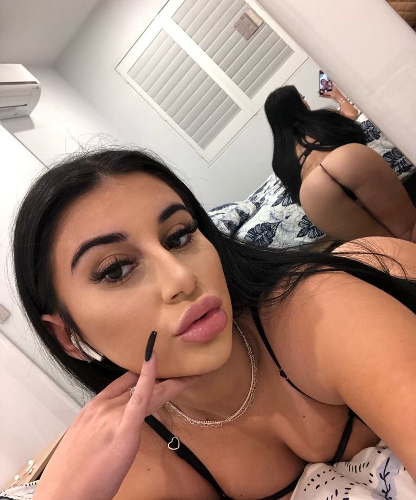 Mikaelatesta desnuda #108904802