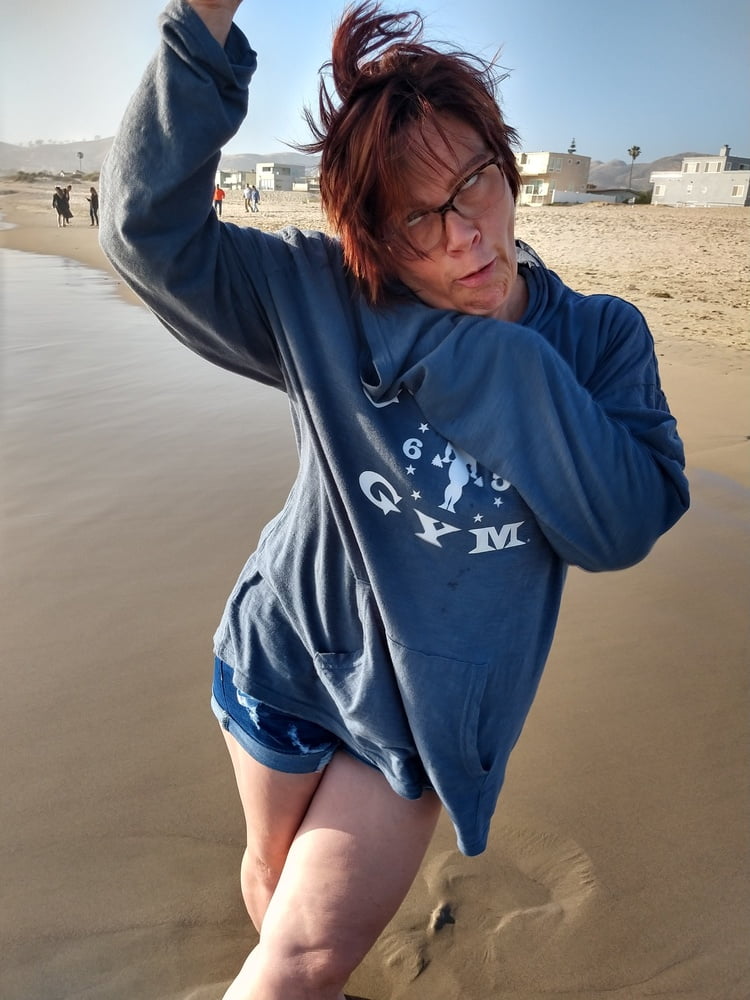 Tina en la playa
 #95493689