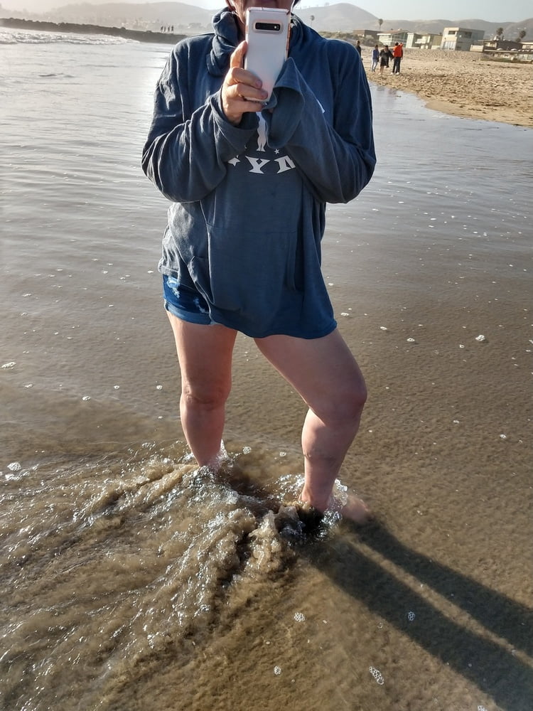 Tina in spiaggia
 #95493698