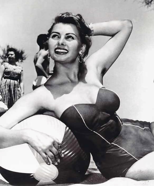 Classic Beauty : Sofia Loren #92929061