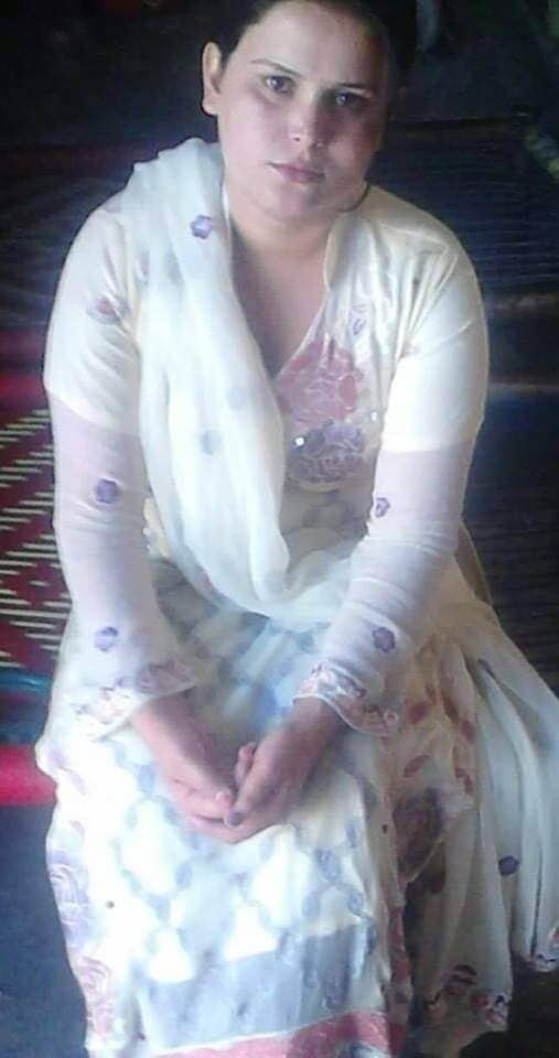 Sonia bhabhi pakistan gujrat
 #89748859