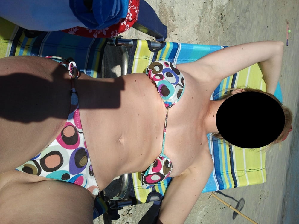 Ma femme chaude 04 : bikini desigual
 #106301892
