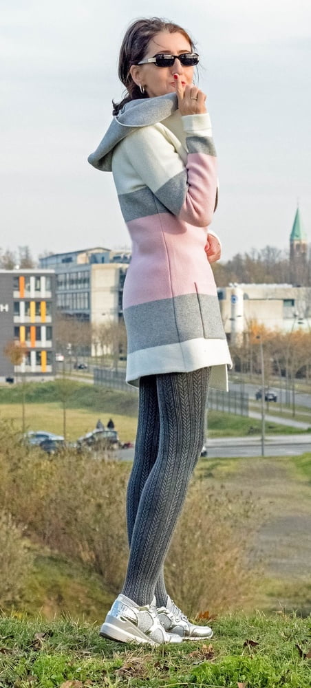 Reife deutsche Fashionista in Strumpfhosen
 #87382421