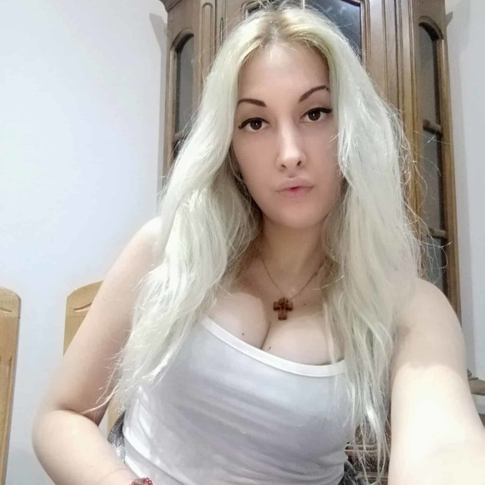 Serbisch schön skinny blonde Hure Mädchen nina toskic #106541824