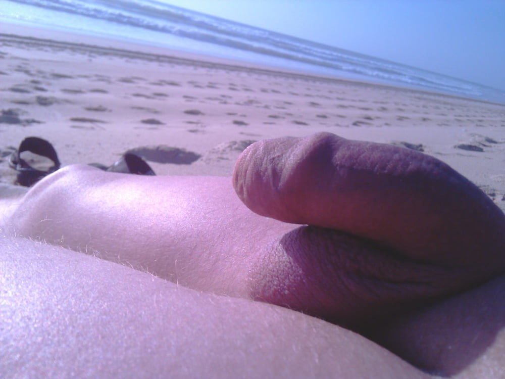 0866 playa desnuda parejas y grupos
 #81031911