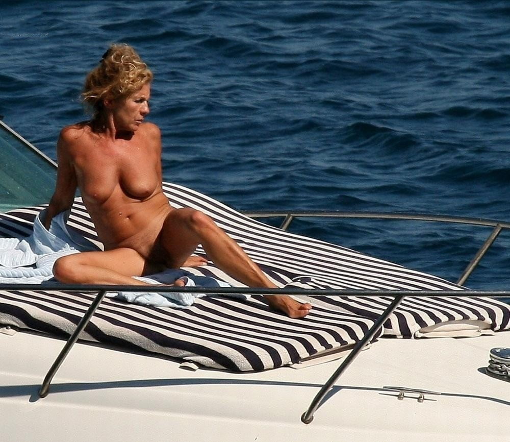 0866 playa desnuda parejas y grupos
 #81032041