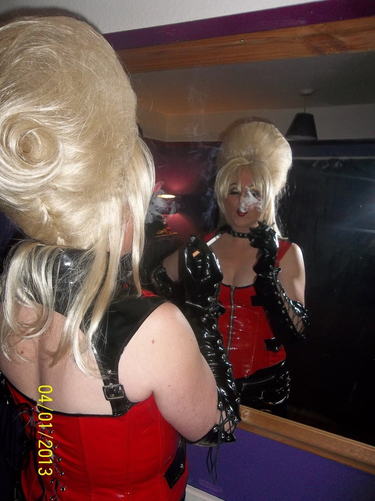 Nueva chica en la ciudad pt 1
 #106728377