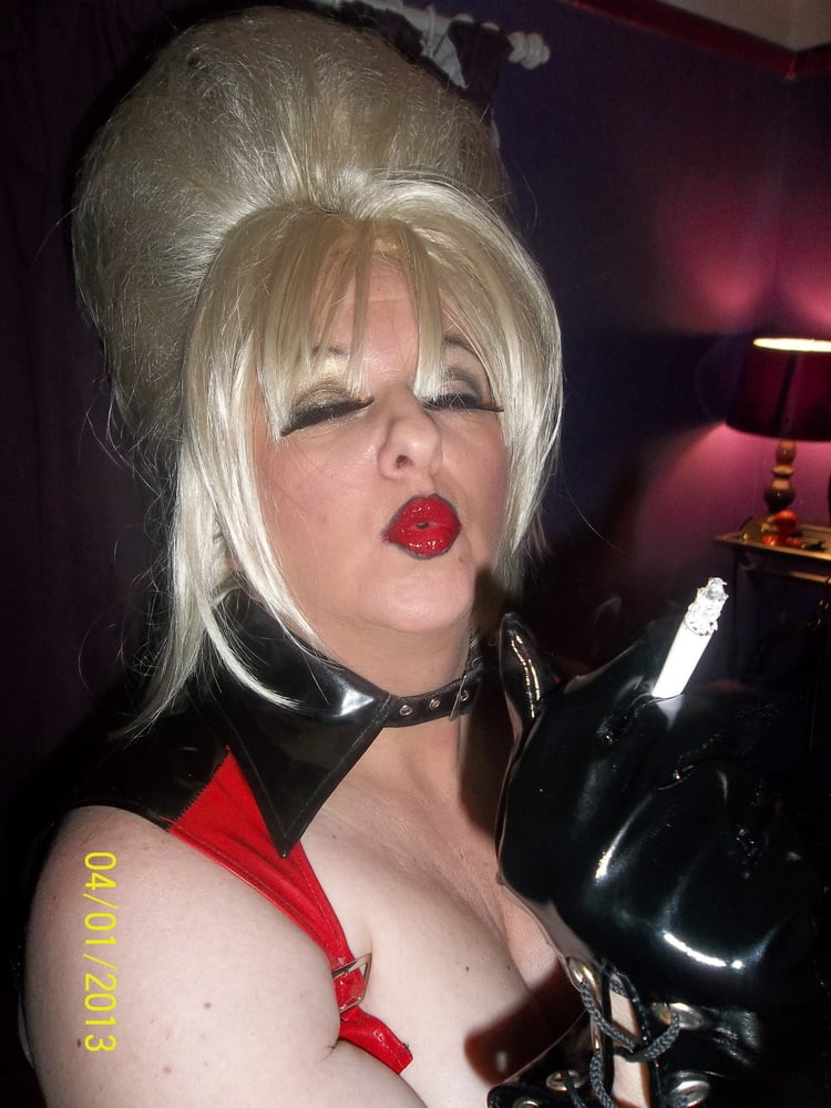 Nueva chica en la ciudad pt 1
 #106728396