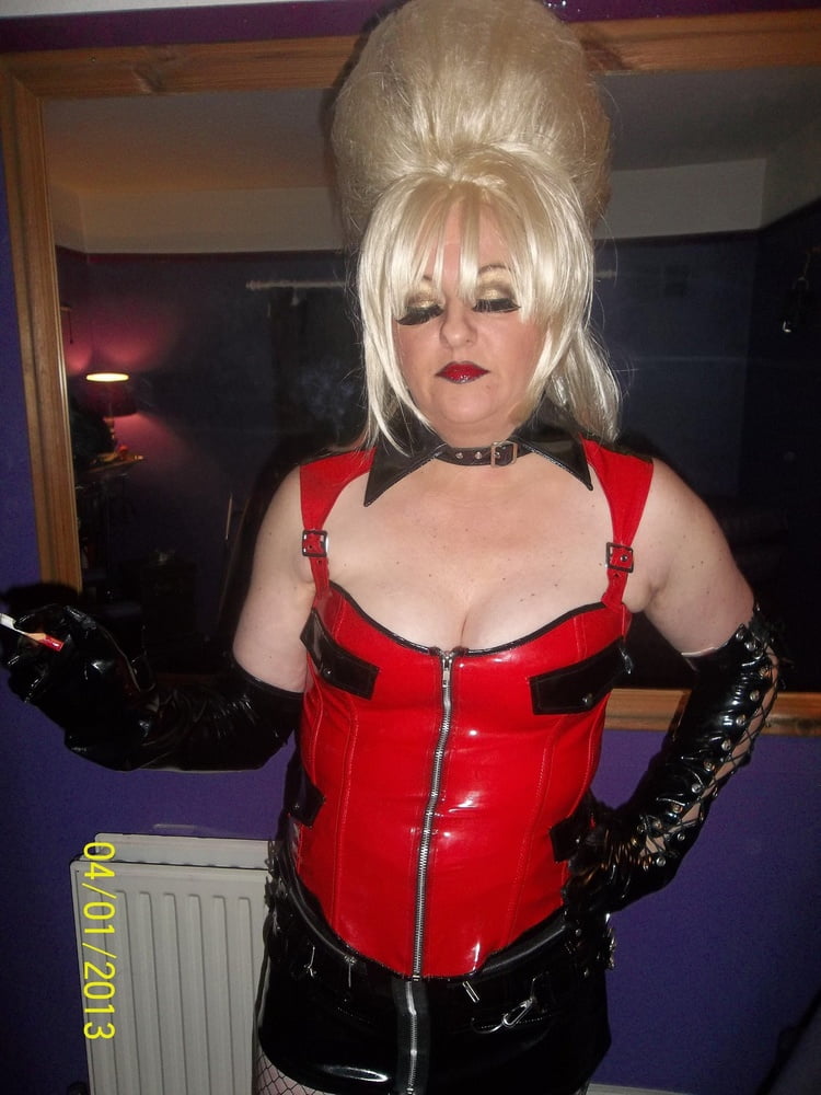 Nueva chica en la ciudad pt 1
 #106728411