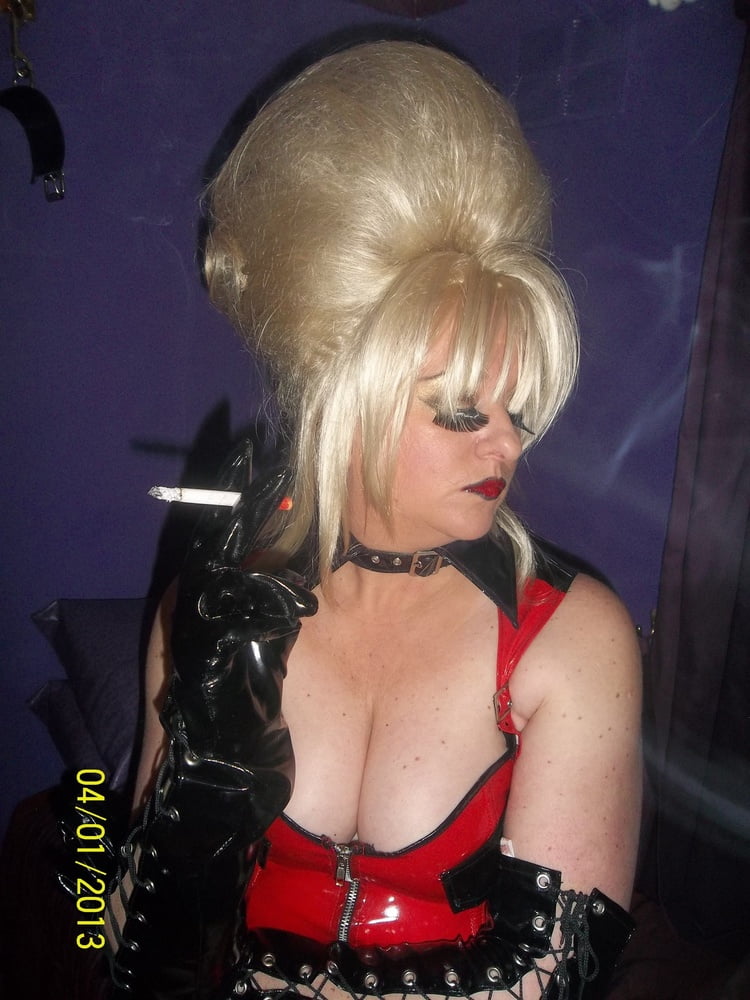 Nueva chica en la ciudad pt 1
 #106728439