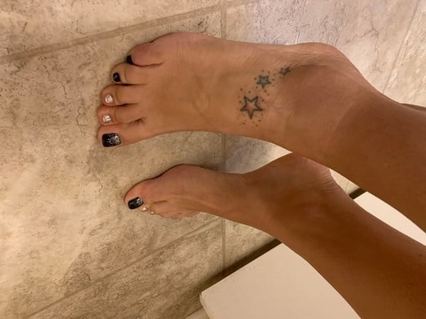 MY FUCK HOLES AND TOES #80219067