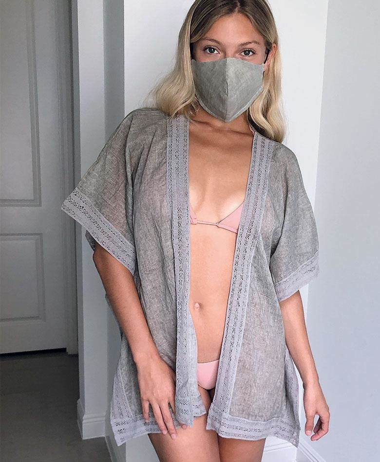 マスクをつけて
 #79690290