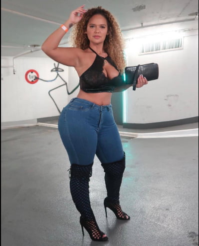 タイトなデニム
 #100339592