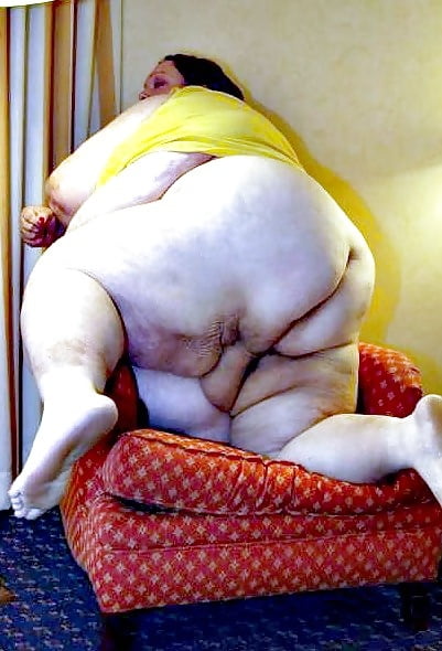 Ssbbw bendover abierto y listo
 #104488119