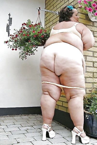 Ssbbw bendover abierto y listo
 #104488178