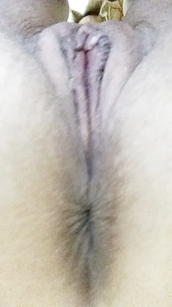 Saggy Tit Milf breitet ihre sexy Löcher zeigt weichen kurvigen Körper
 #96711630