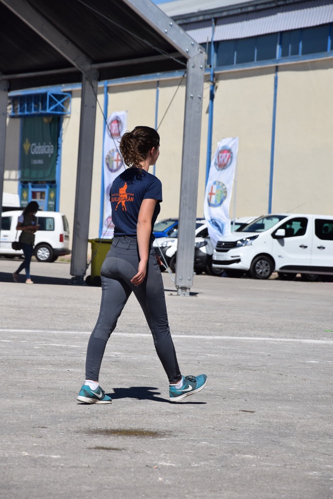 Mädchen in Jodhpurs 5
 #94372658