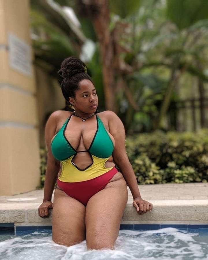 Mollige Babes
 #105298964