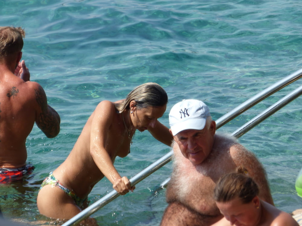Milf voyeur in topless a tribunj croazia
 #103040819