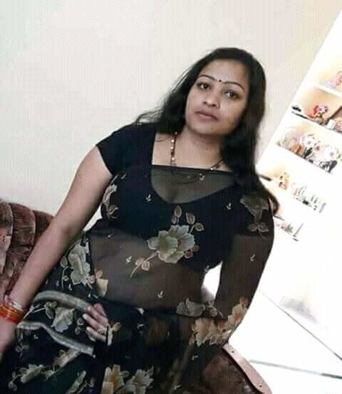 Aishwarya aunty ( die Tante meines Freundes)
 #92673304