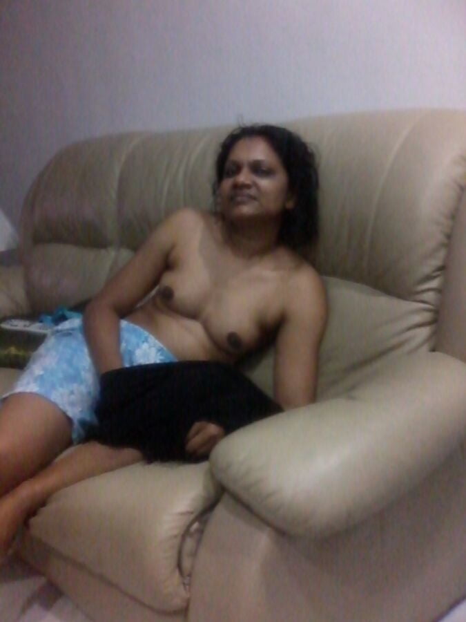 Indische Frau nackt ausgesetzt
 #102821527