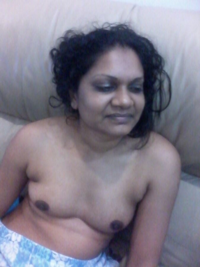 Indische Frau nackt ausgesetzt
 #102821532