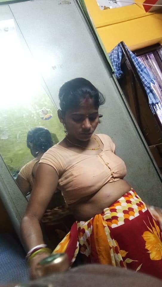 Indische Bihari Frau heiße Nacktfotos
 #95044602