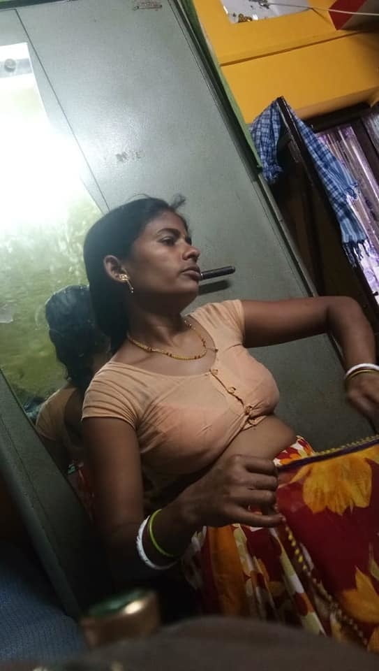 Indische Bihari Frau heiße Nacktfotos
 #95044608