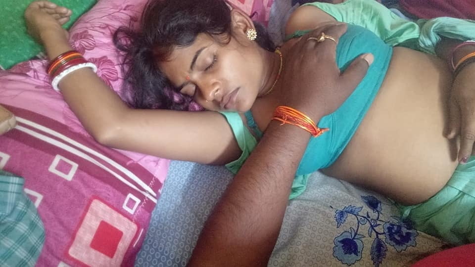Indische Bihari Frau heiße Nacktfotos
 #95044611