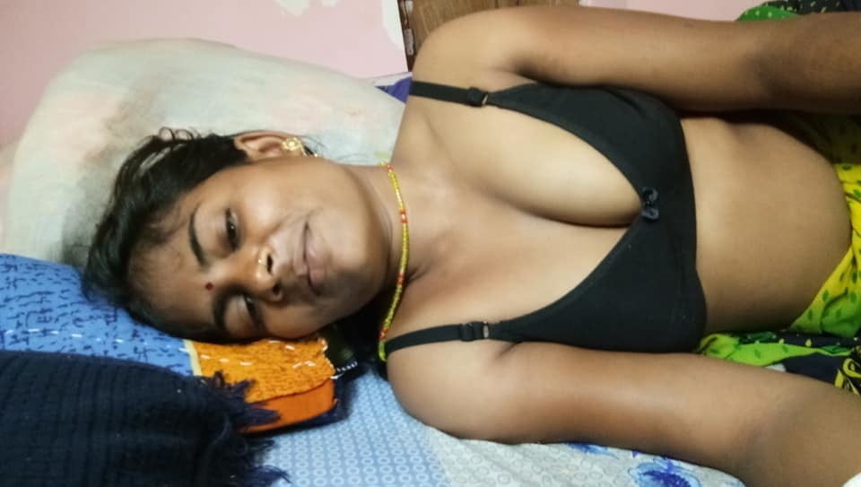 Indische Bihari Frau heiße Nacktfotos
 #95044614