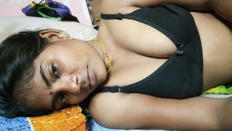 Indische Bihari Frau heiße Nacktfotos
 #95044618