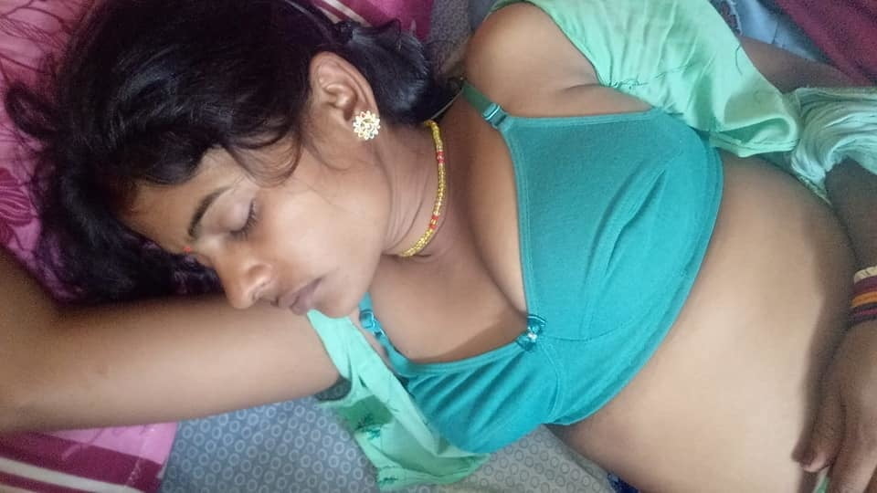 Indische Bihari Frau heiße Nacktfotos
 #95044627