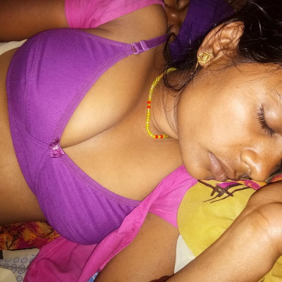 Indische Bihari Frau heiße Nacktfotos
 #95044633
